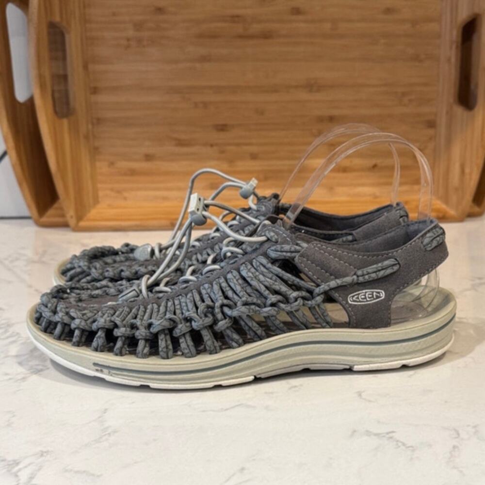 Keen Womens “Uneek” Sport Sandals Hiking Sandals Shoes Gray Size 10 Gorpcore